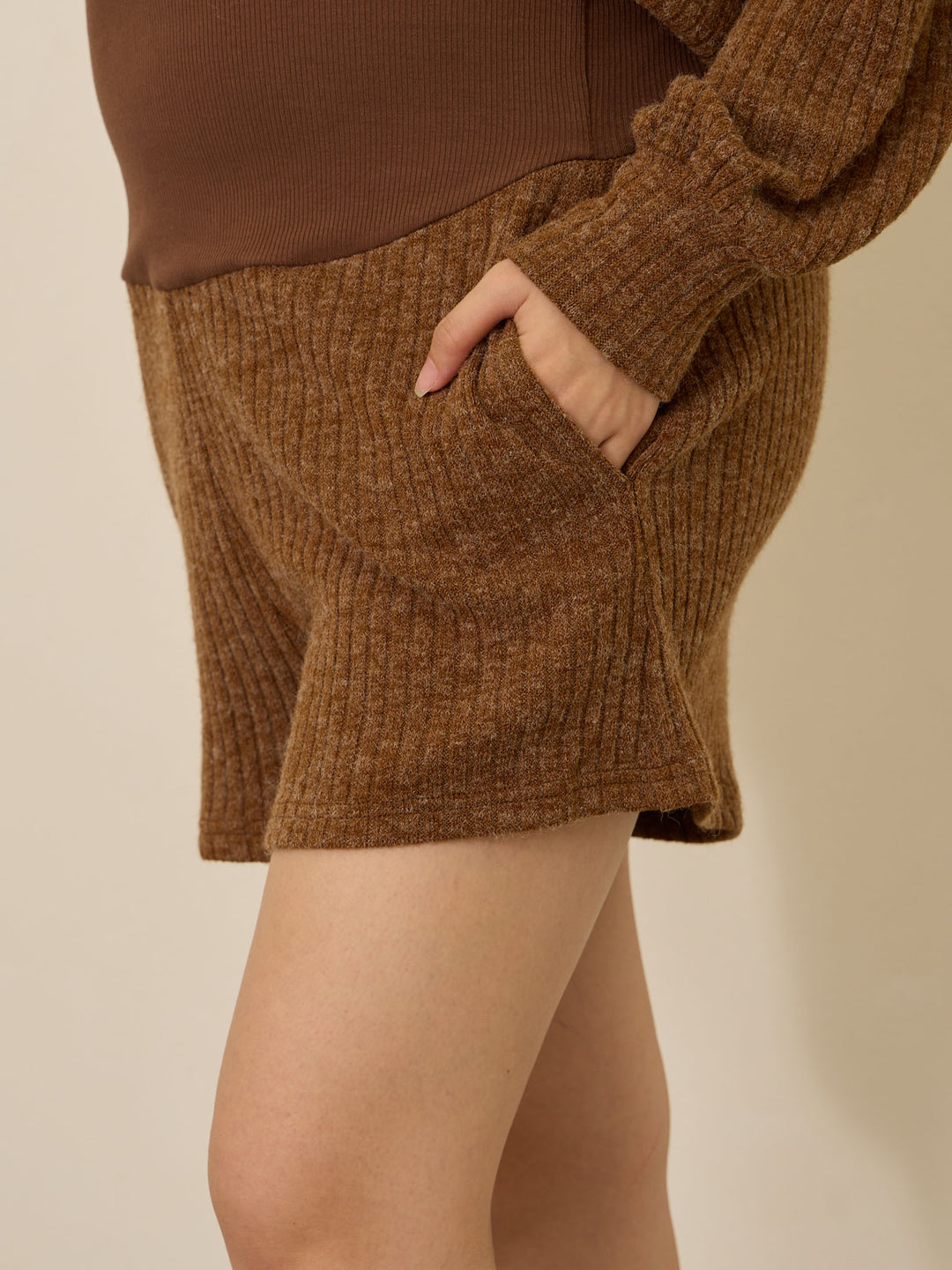 [Maternity] Knit cut shorts Beige