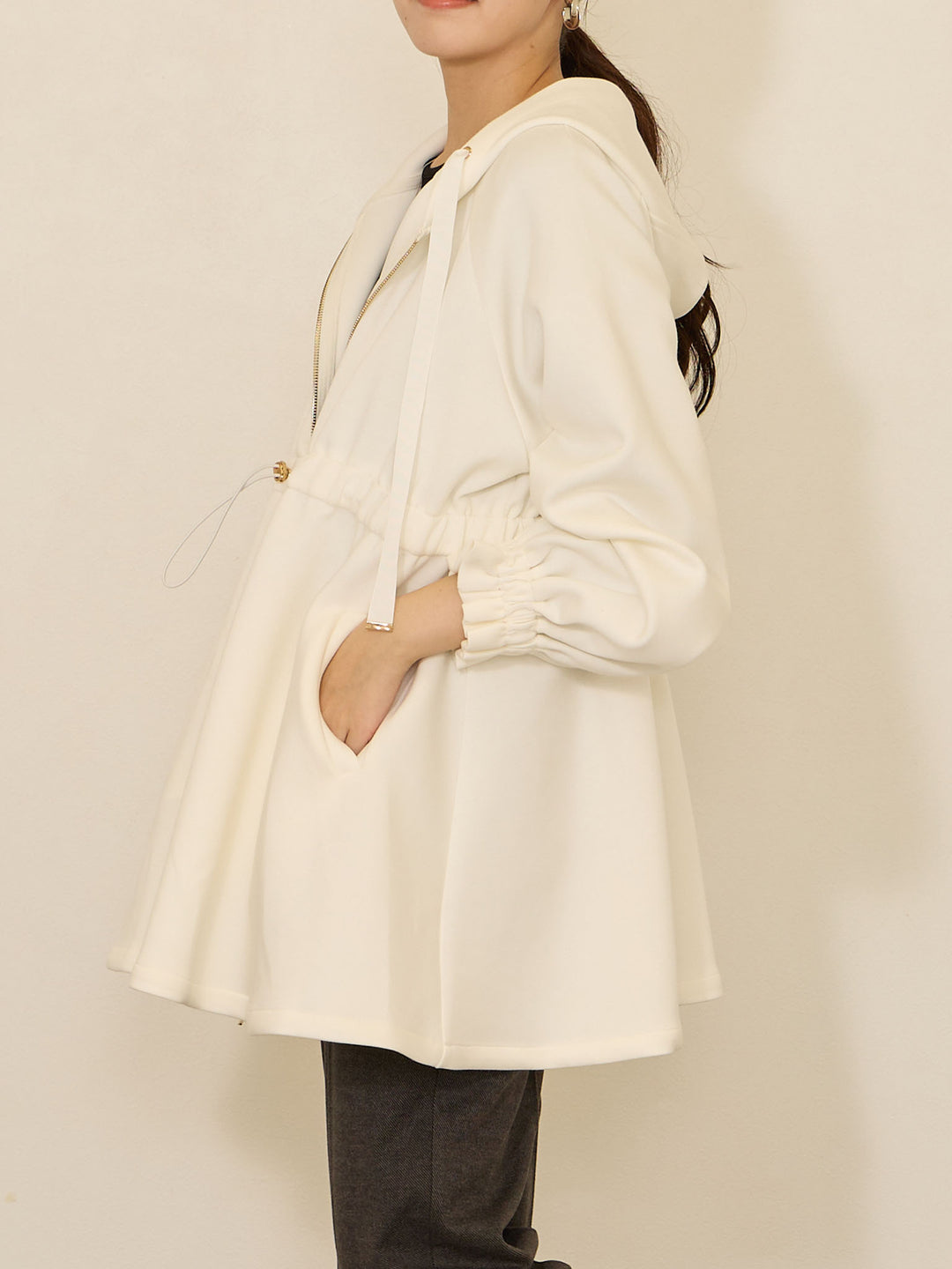 [Can be used for maternity and postpartum] Light outerwear with ducker Off White