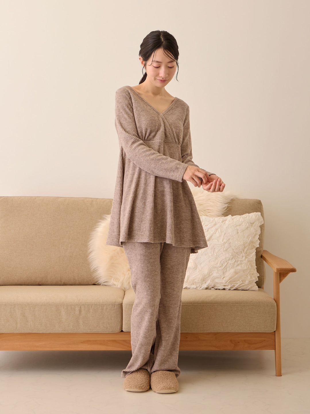 喇叭裤配腹带，棕色