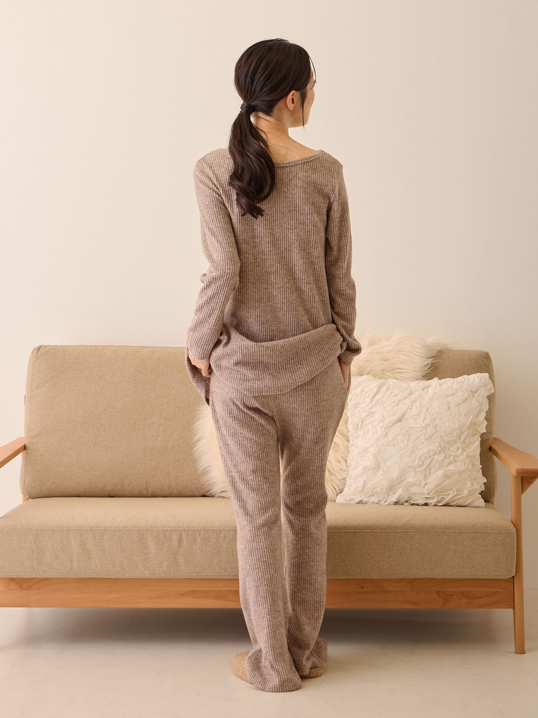 喇叭裤配腹带，棕色