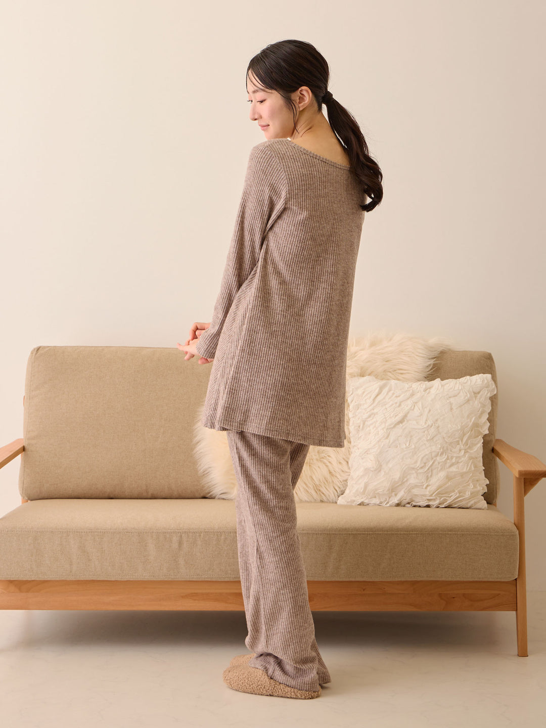 喇叭裤配腹带，棕色