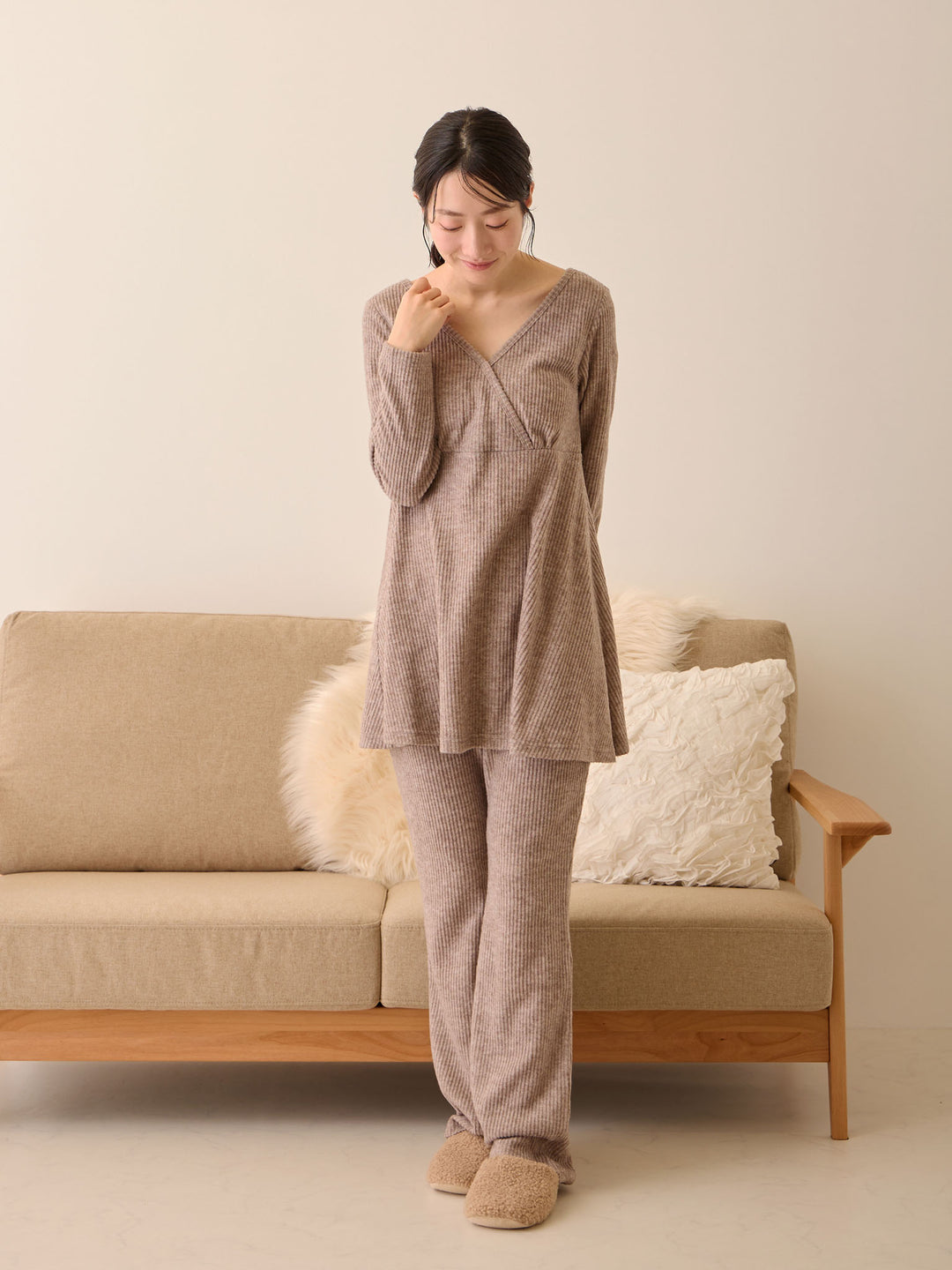 喇叭裤配腹带，棕色