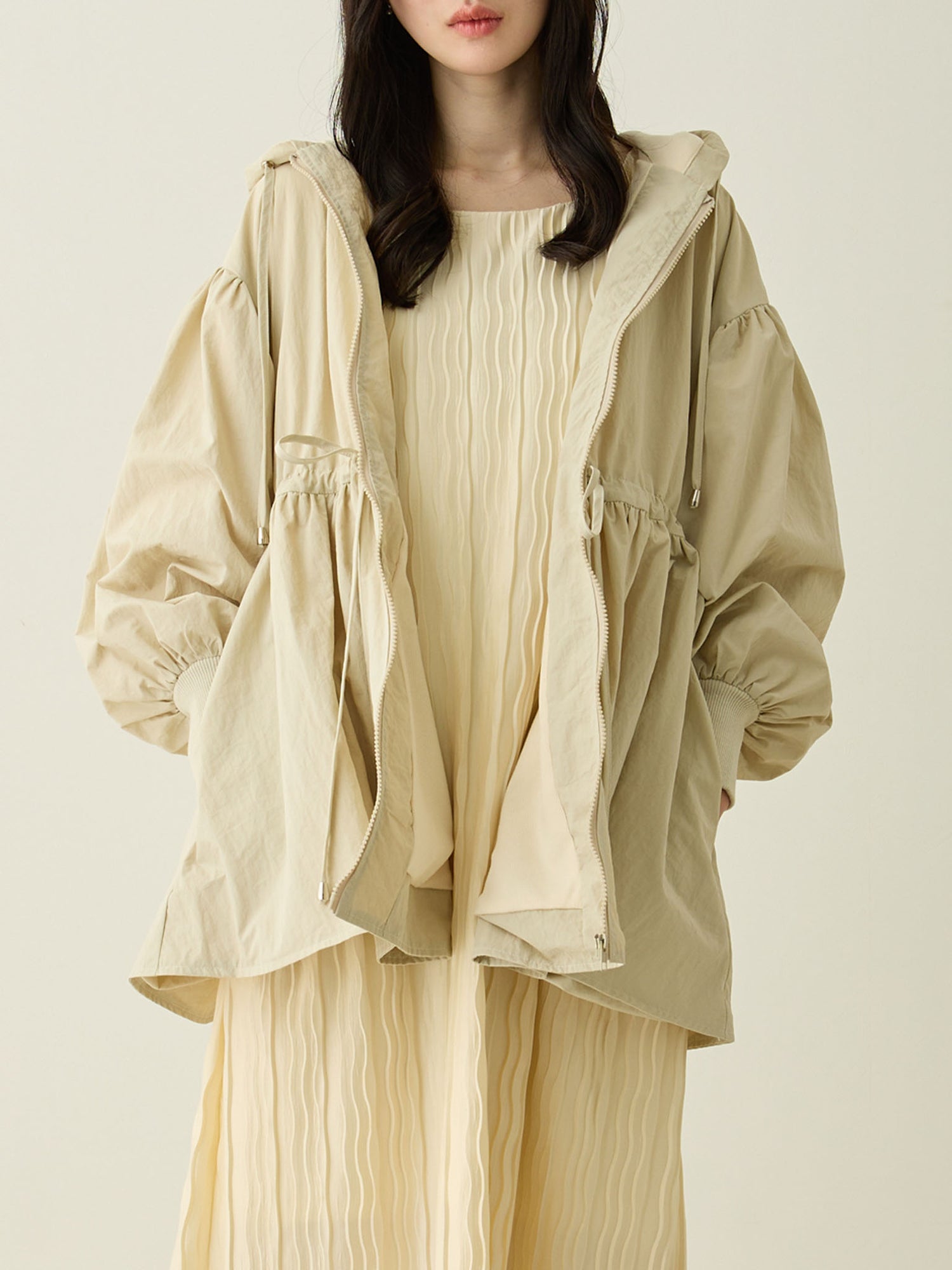 [孕妇/哺乳服装] 荷叶边轻薄外套，具有防水处理和鸭舌本色
