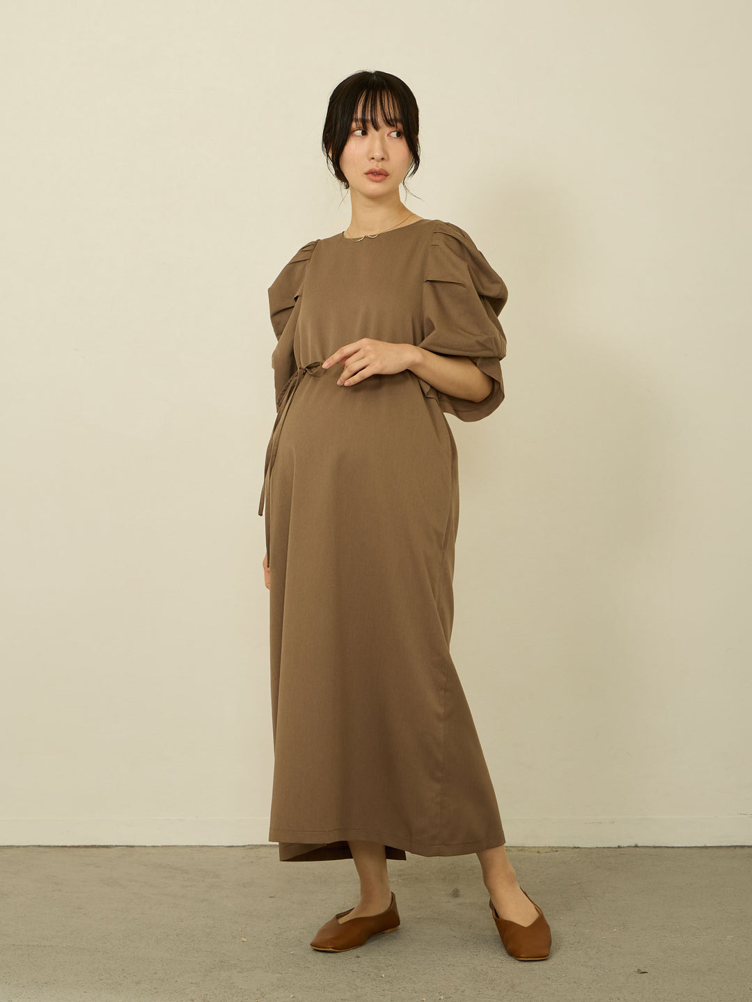 [Maternity/nursing clothes] Volume sleeve I-line dress Brown