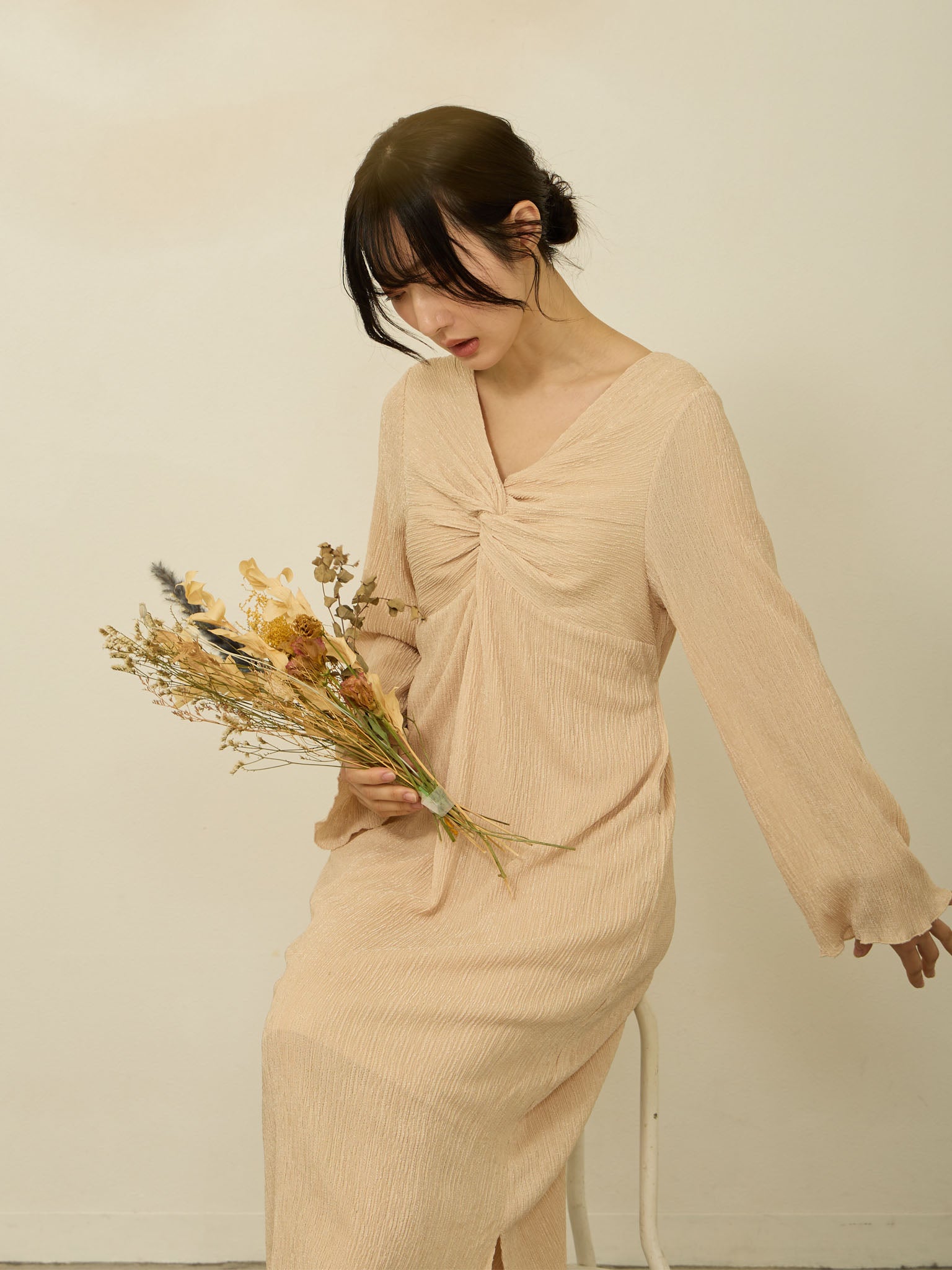 マタニティ・授乳服】ツイストデザインワンピース Pink beige – honono マタニティ・授乳服】ツイストデザインワンピース Pink beige – honono