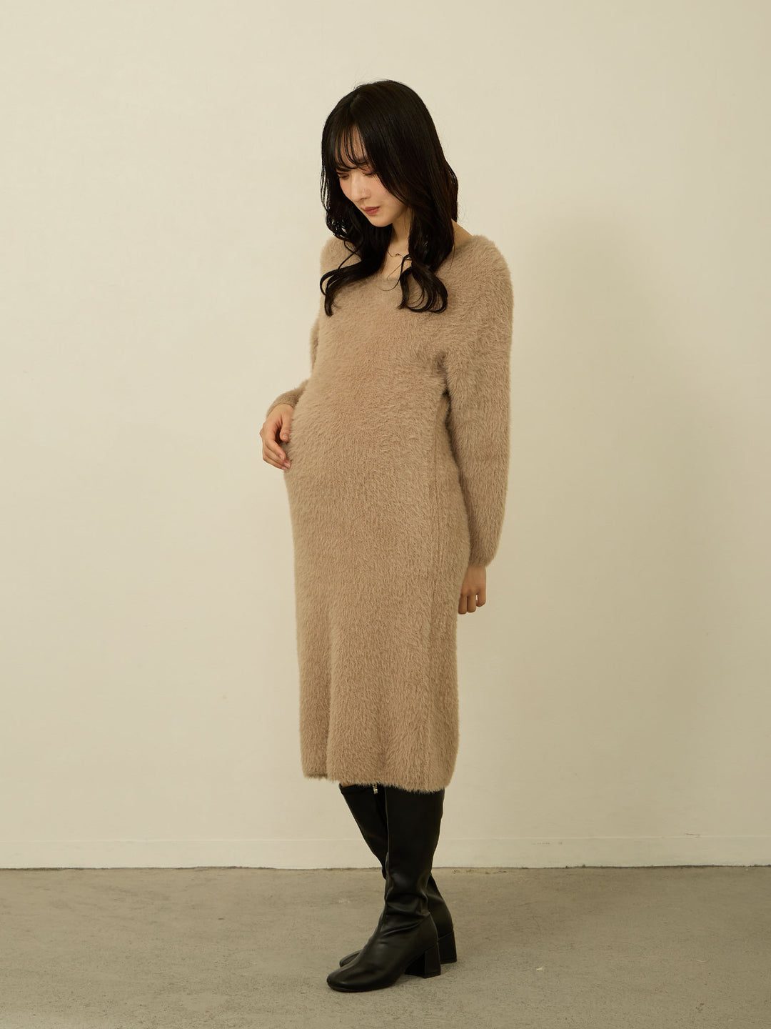 毛茸茸的针织短裙，米色