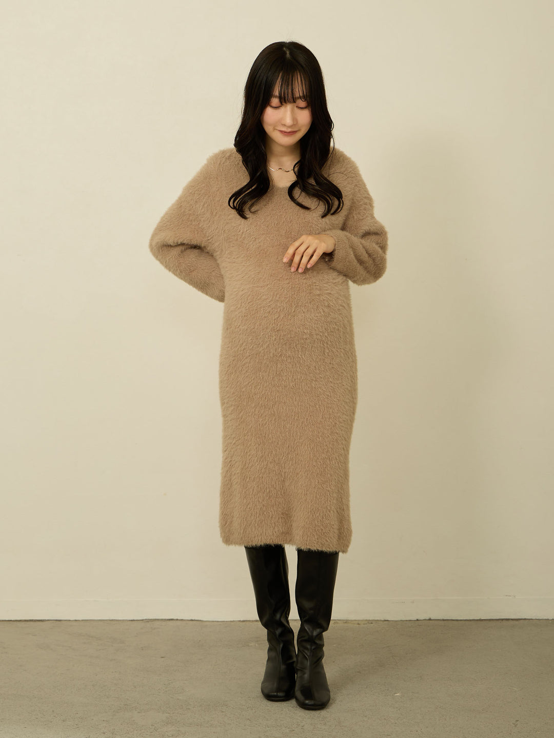 毛茸茸的针织短裙，米色