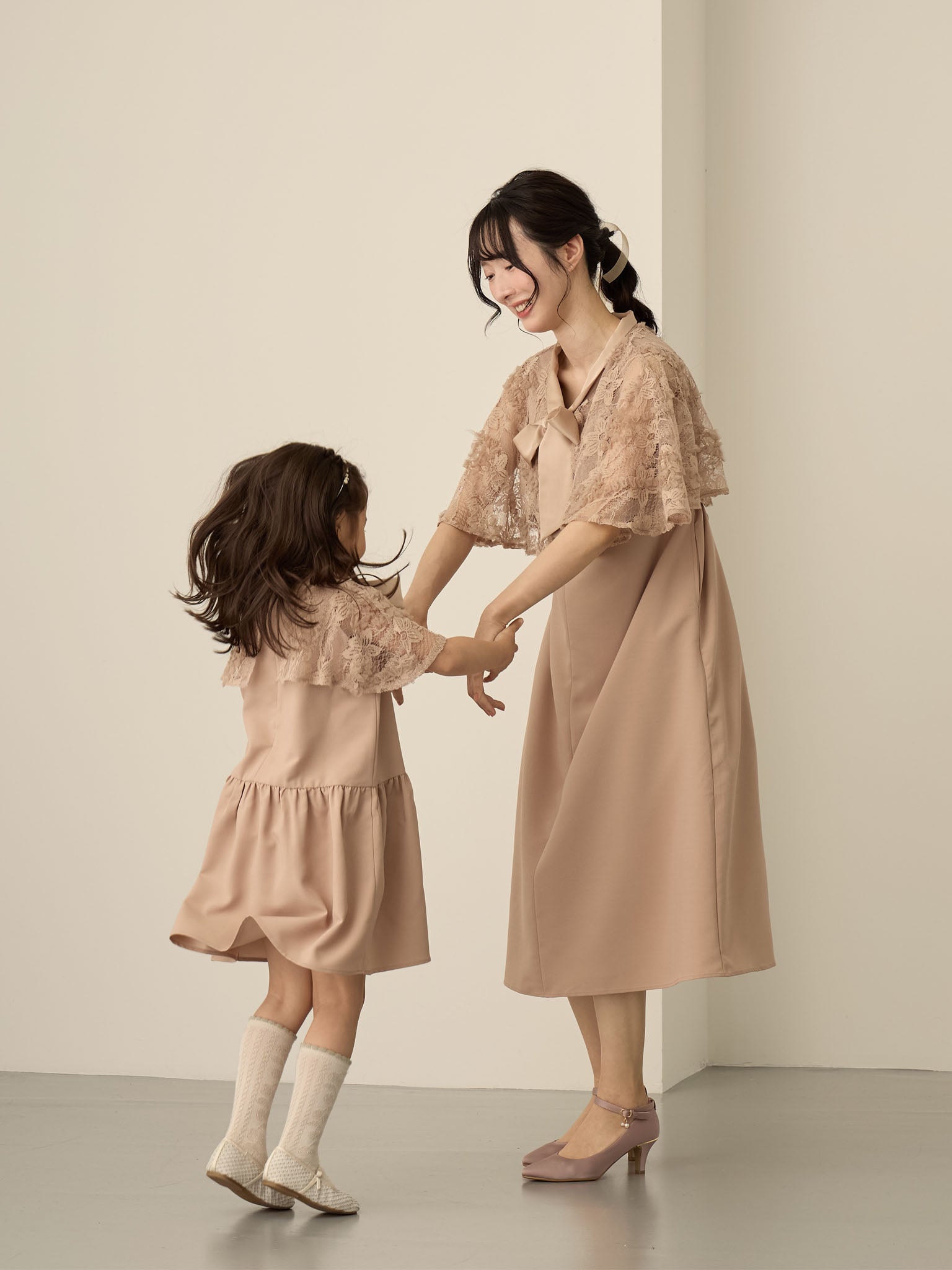 キッズ】レースケープドレス Pink beige – honono for mom&baby