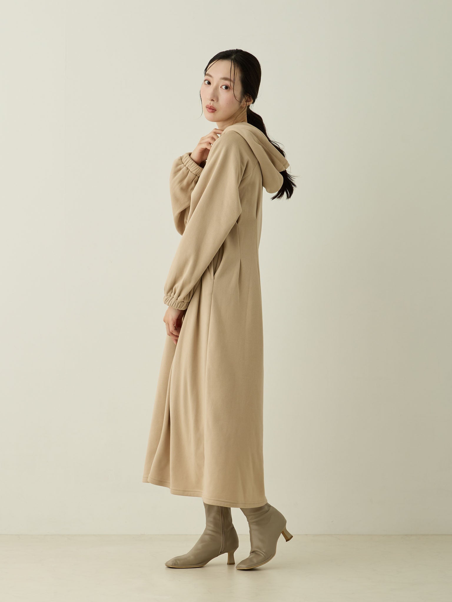 overE 裏起毛パーカーワンピース カーキ　96 大きいサイズ レディース 裏起毛パーカーコクーンワンピース