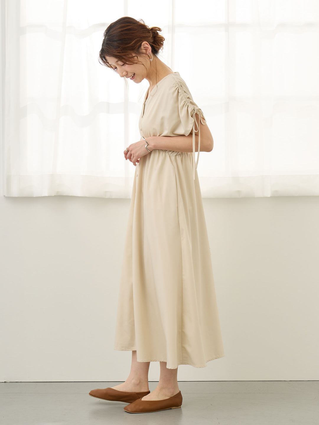 シャーリングスリーブワンピース Beige