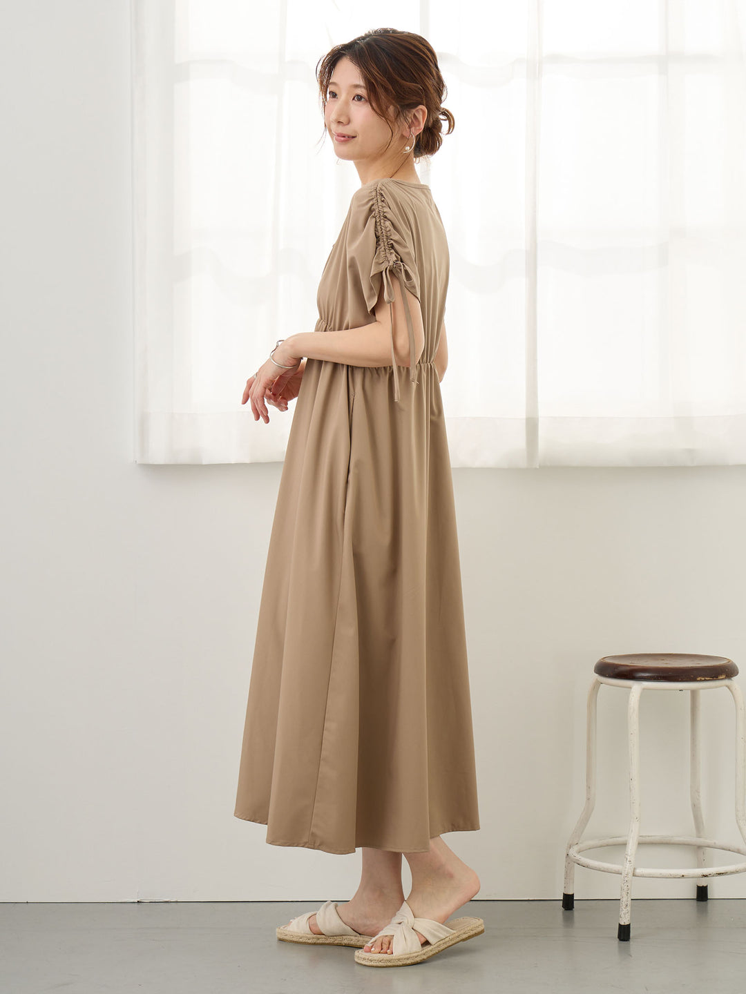 シャーリングスリーブワンピース Brown