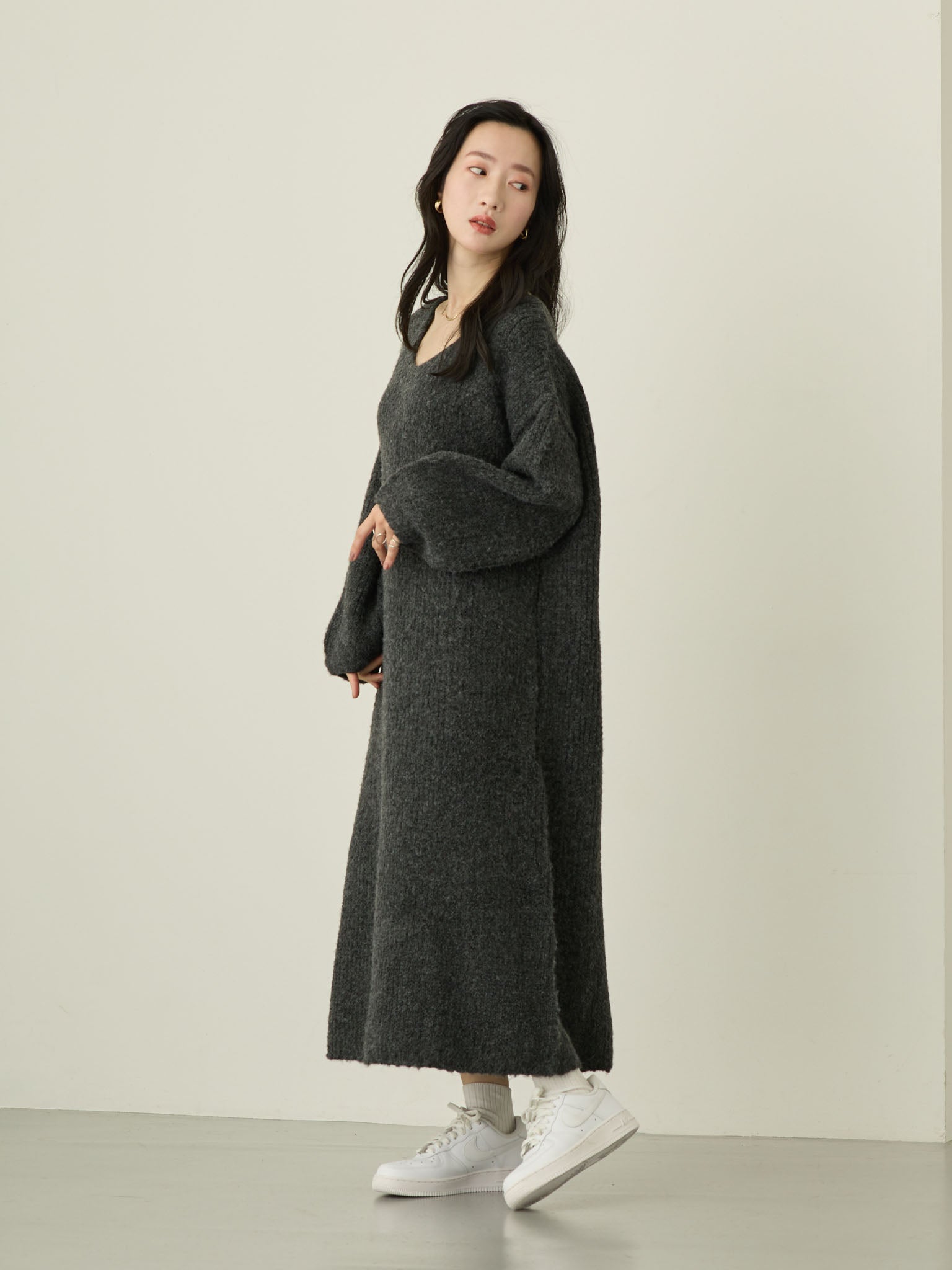 Vネックニットワンピース Charcoal – honono for mom&baby