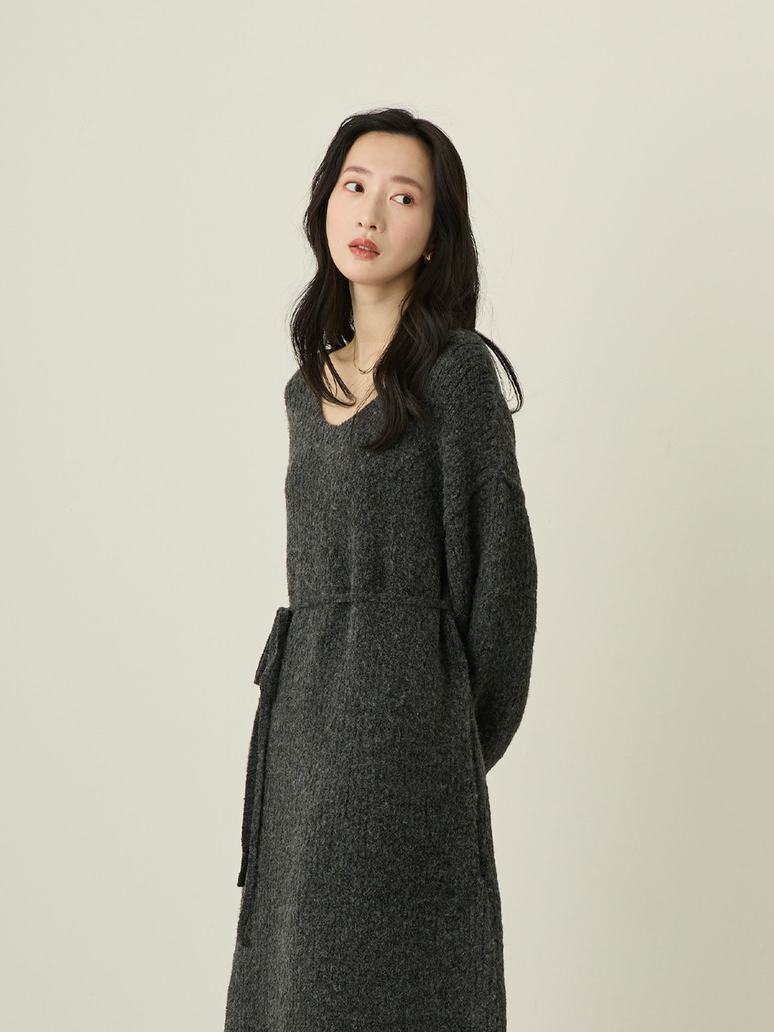 安心/国内発送♪【HOBBS】Vネック◇フェミニンワンピース Vネックニットワンピース Charcoal – honono for mom&baby