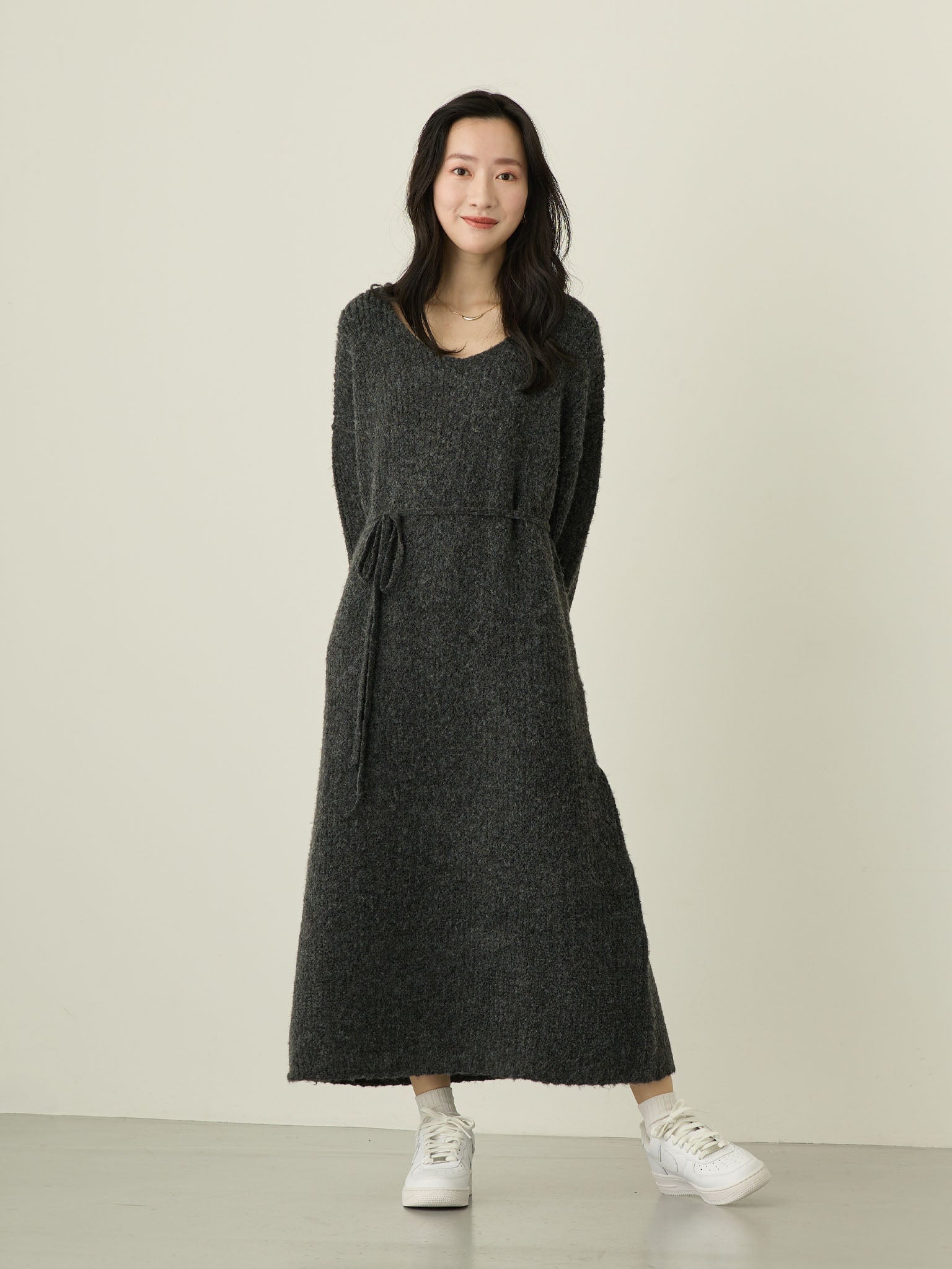 Vネックニットワンピース Charcoal – honono for mom&baby