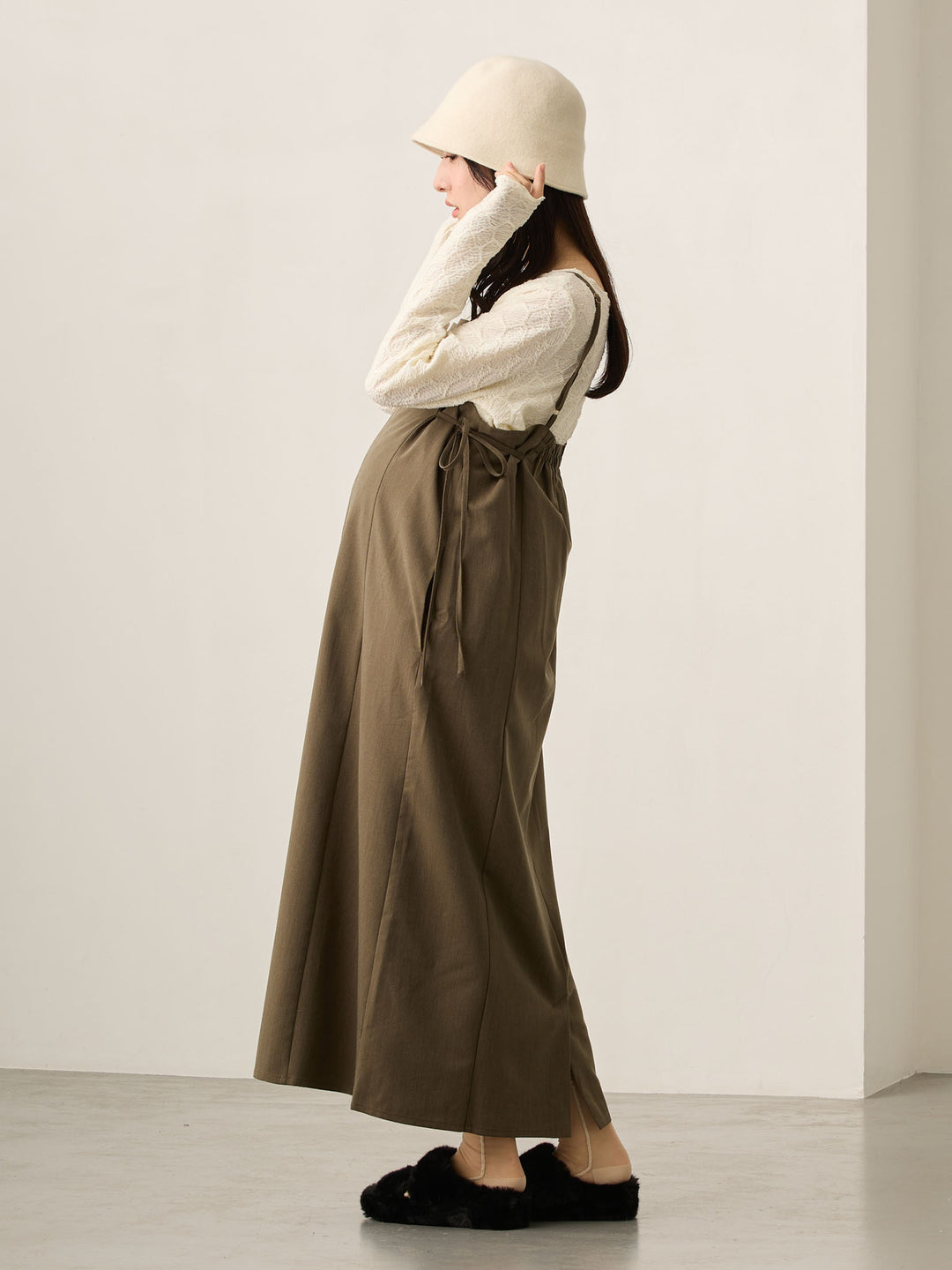 卡其色侧饰蝴蝶结吊带连衣裙