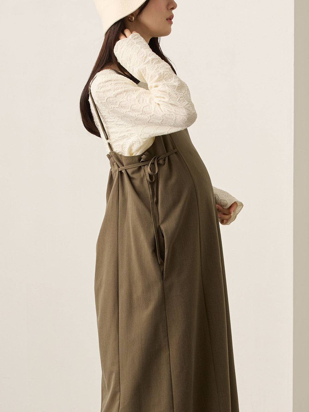 卡其色侧饰蝴蝶结吊带连衣裙