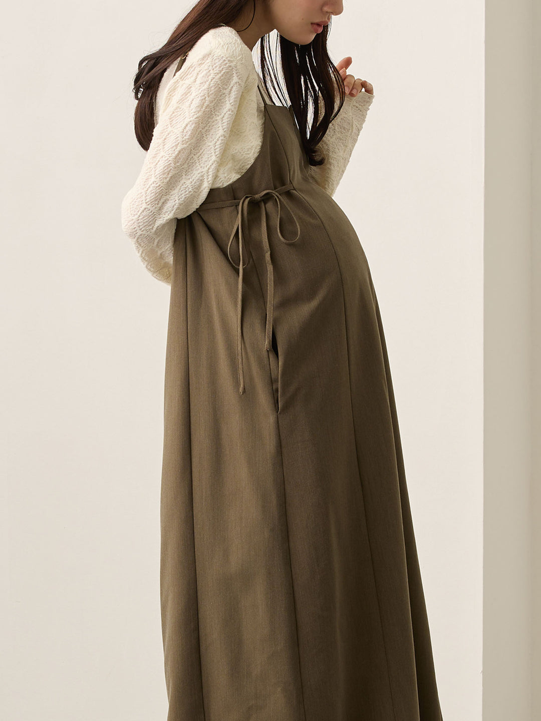 卡其色侧饰蝴蝶结吊带连衣裙