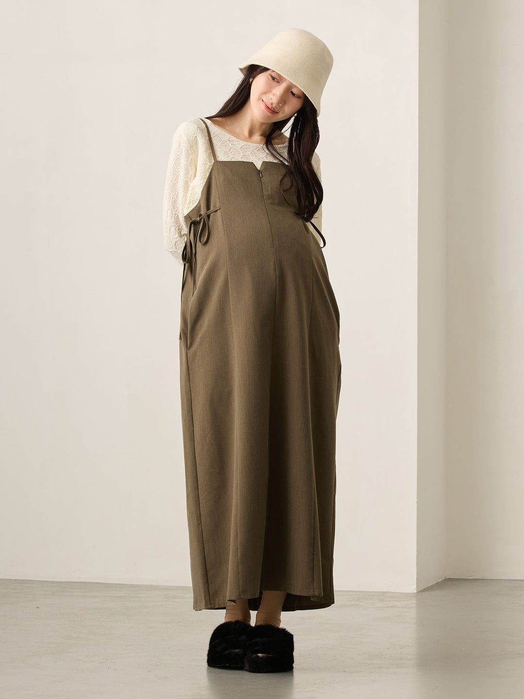 卡其色侧饰蝴蝶结吊带连衣裙