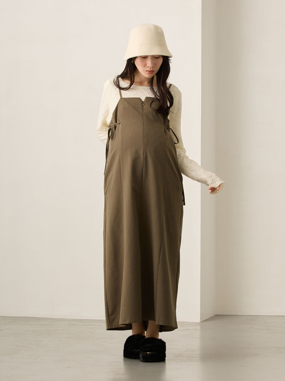 卡其色侧饰蝴蝶结吊带连衣裙