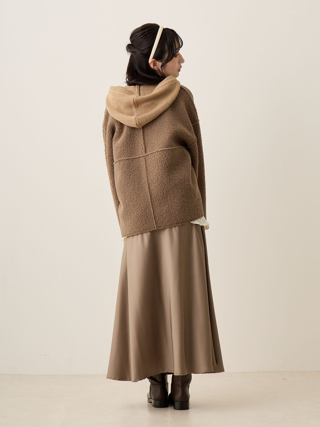 ほんのりマーメイドサテンスカート Greige