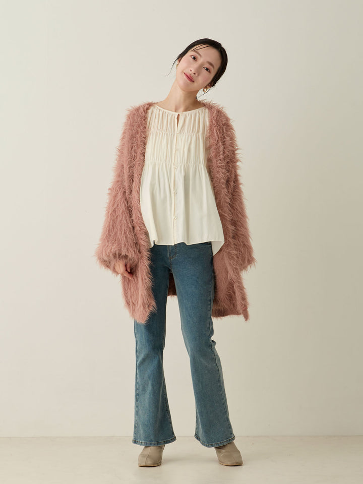 蓬松的淡粉色开衫