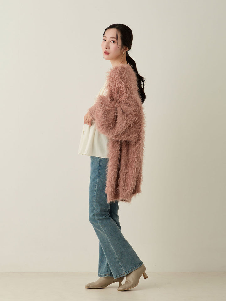 蓬松的淡粉色开衫