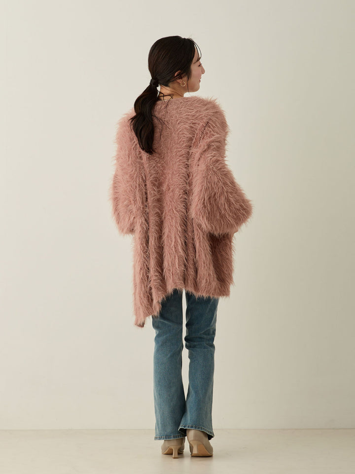 蓬松的淡粉色开衫