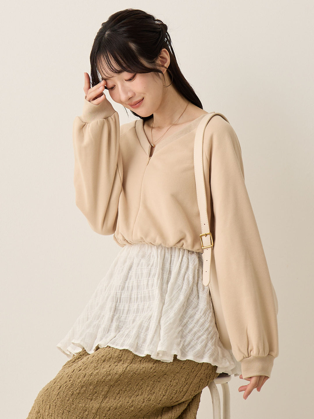 米色多层运动衫