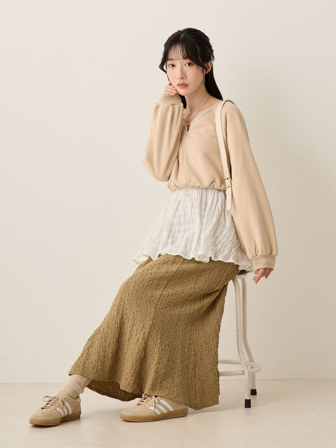 米色多层运动衫