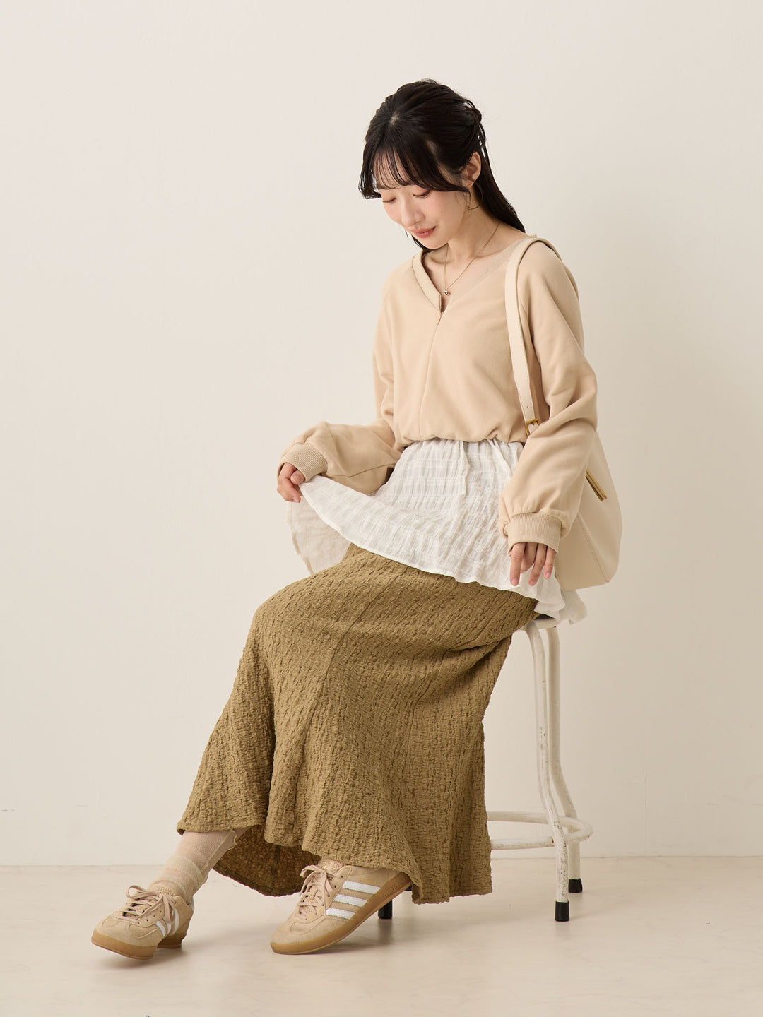 米色多层运动衫