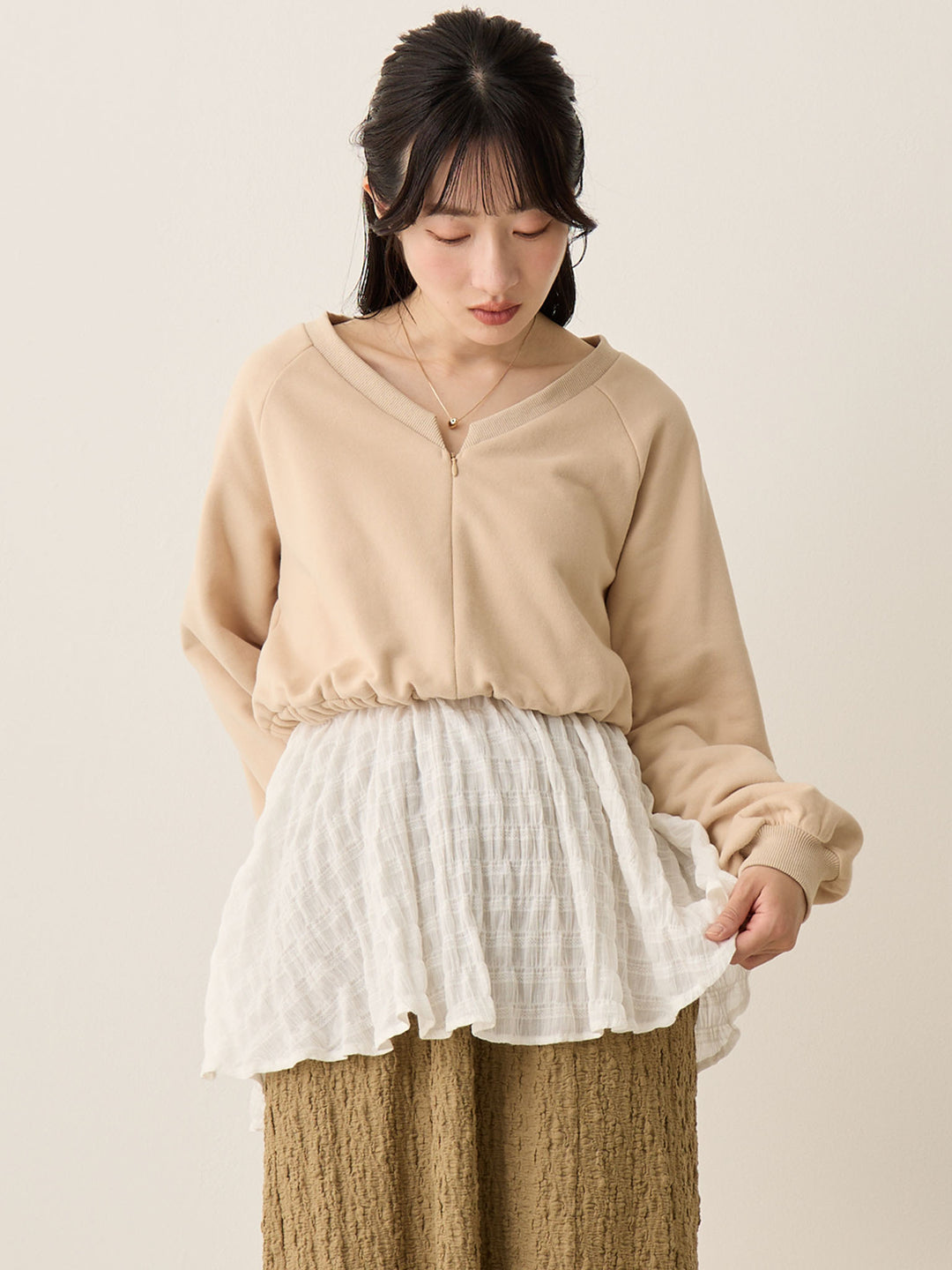 米色多层运动衫