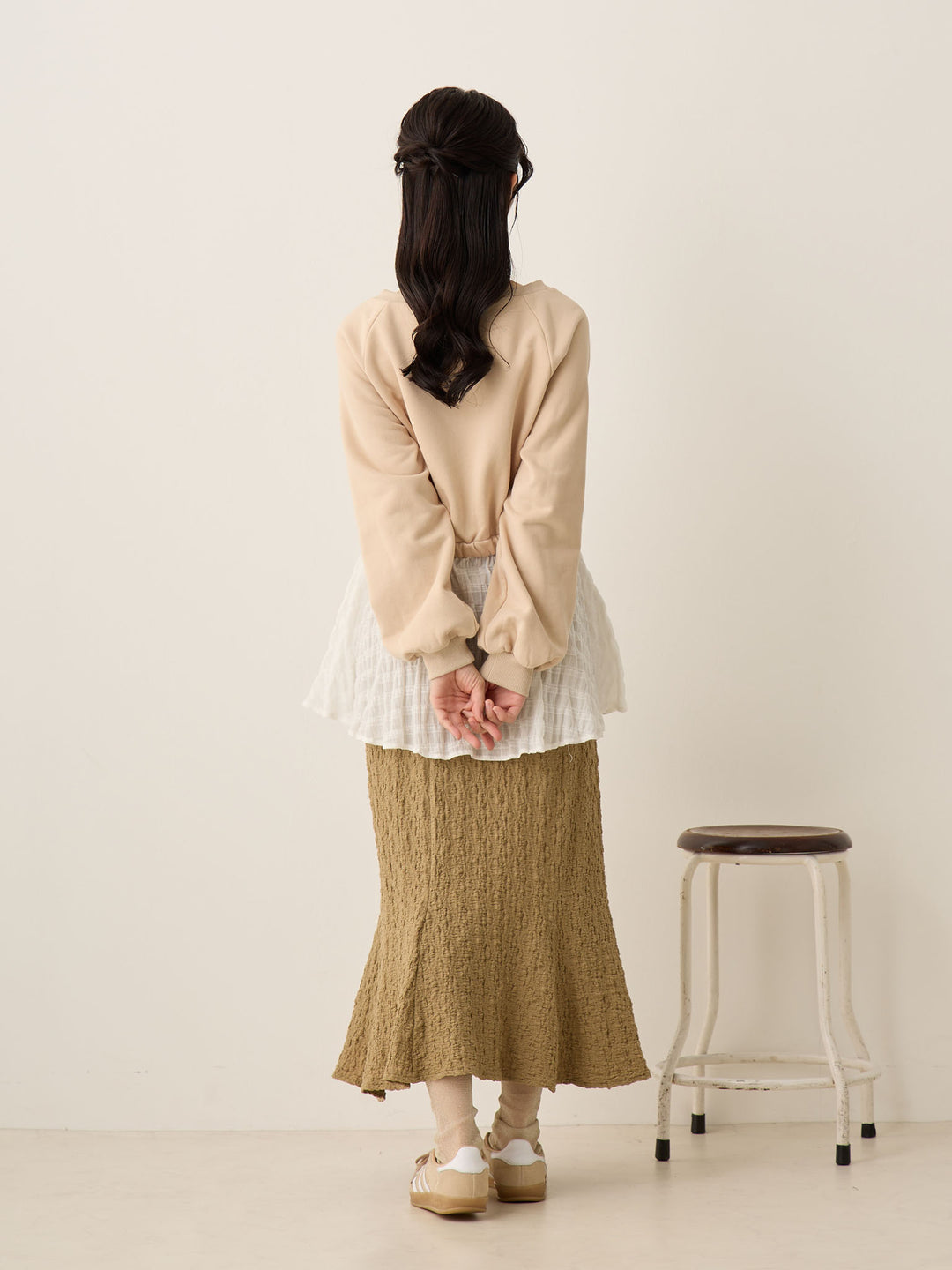 米色多层运动衫