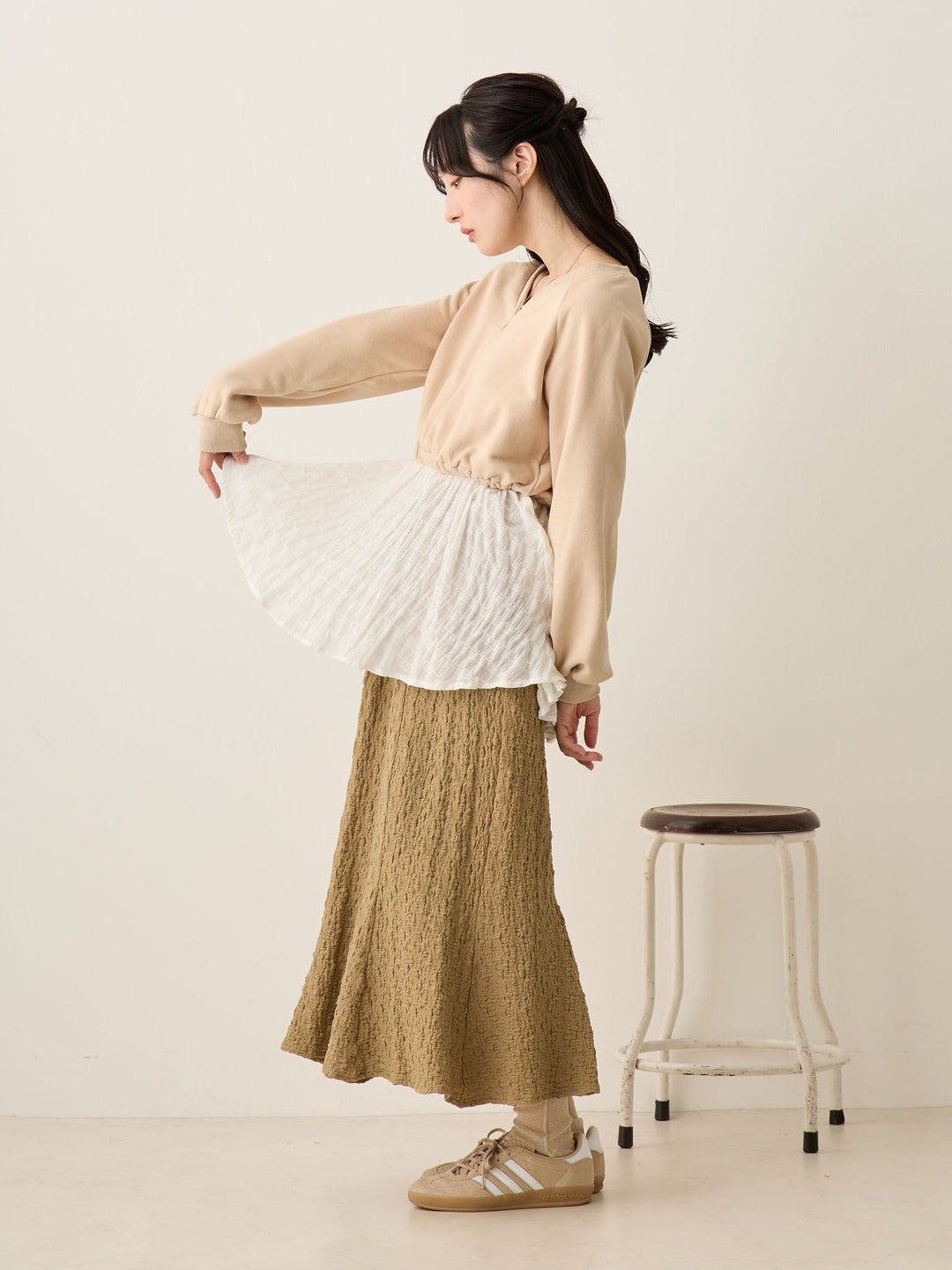 米色多层运动衫