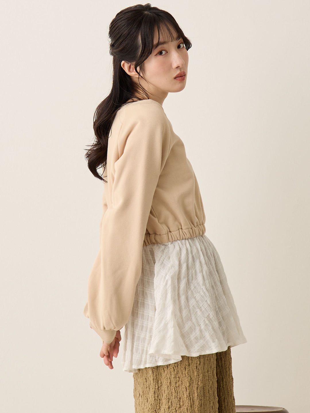 米色多层运动衫