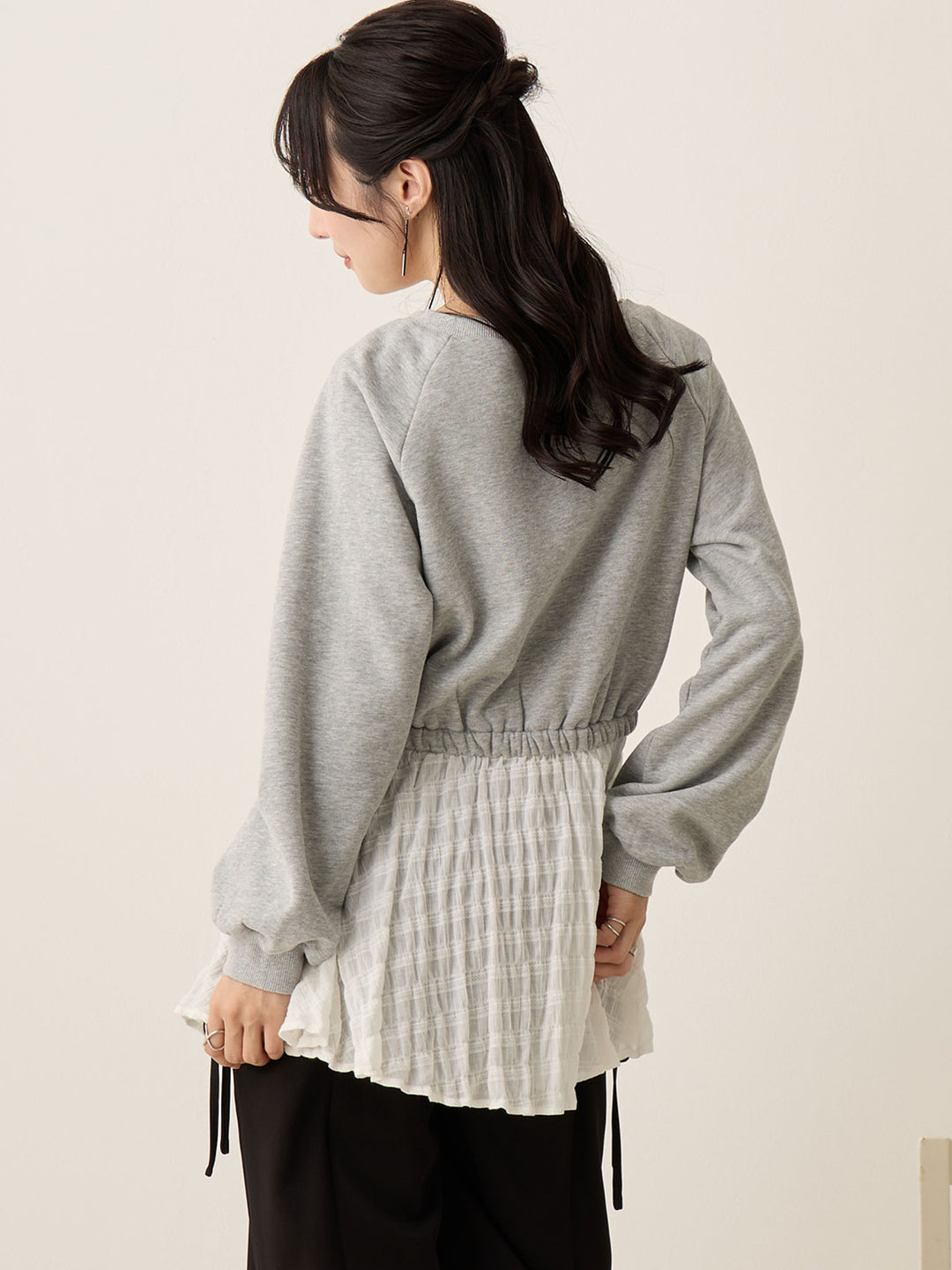 灰色多层运动衫