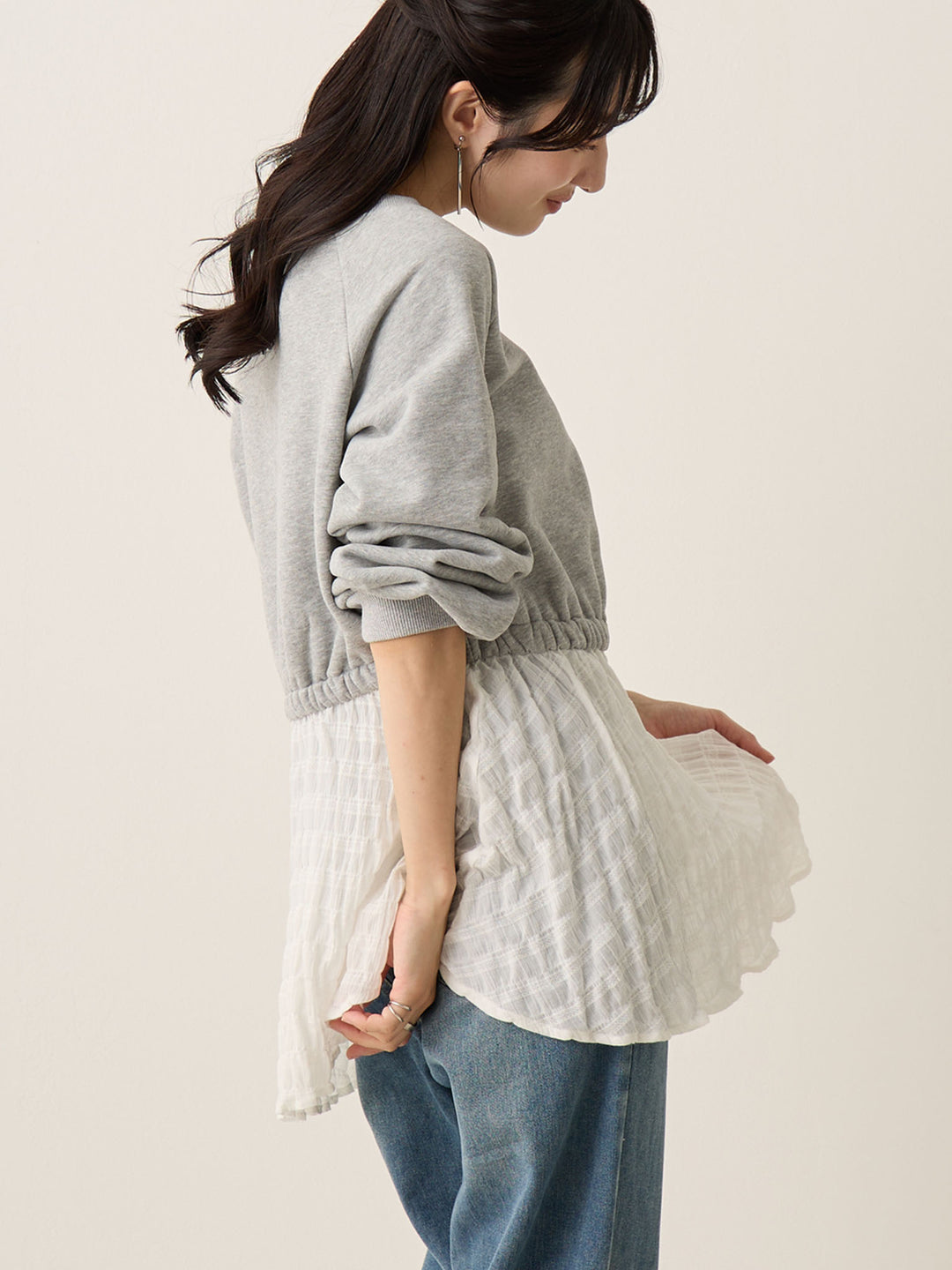 灰色多层运动衫