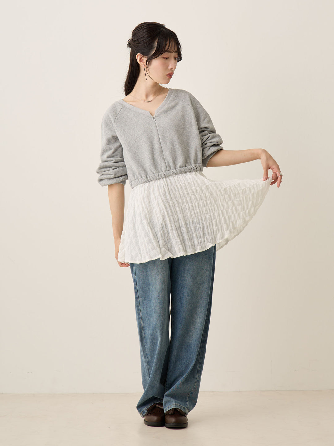 灰色多层运动衫