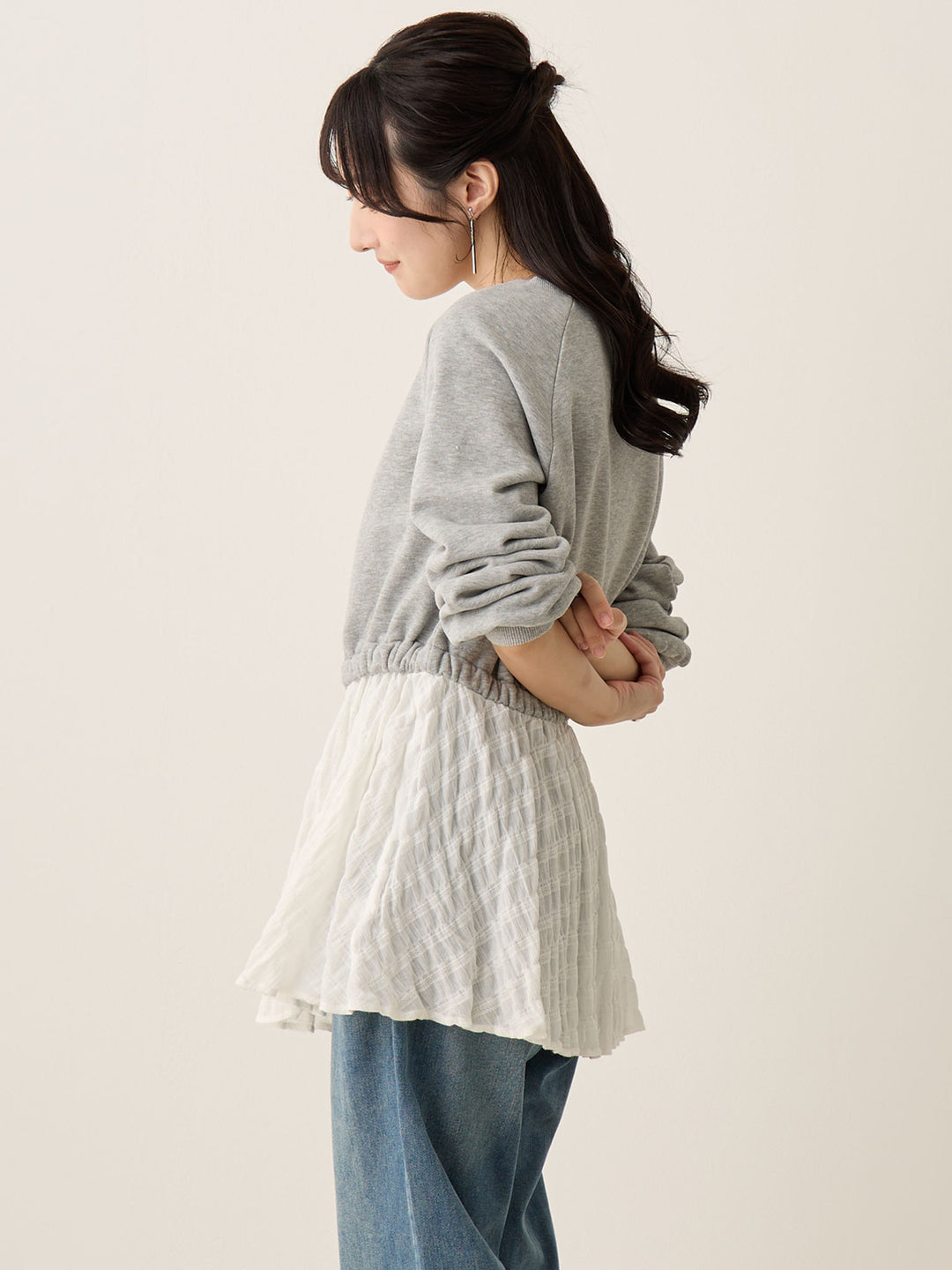 灰色多层运动衫