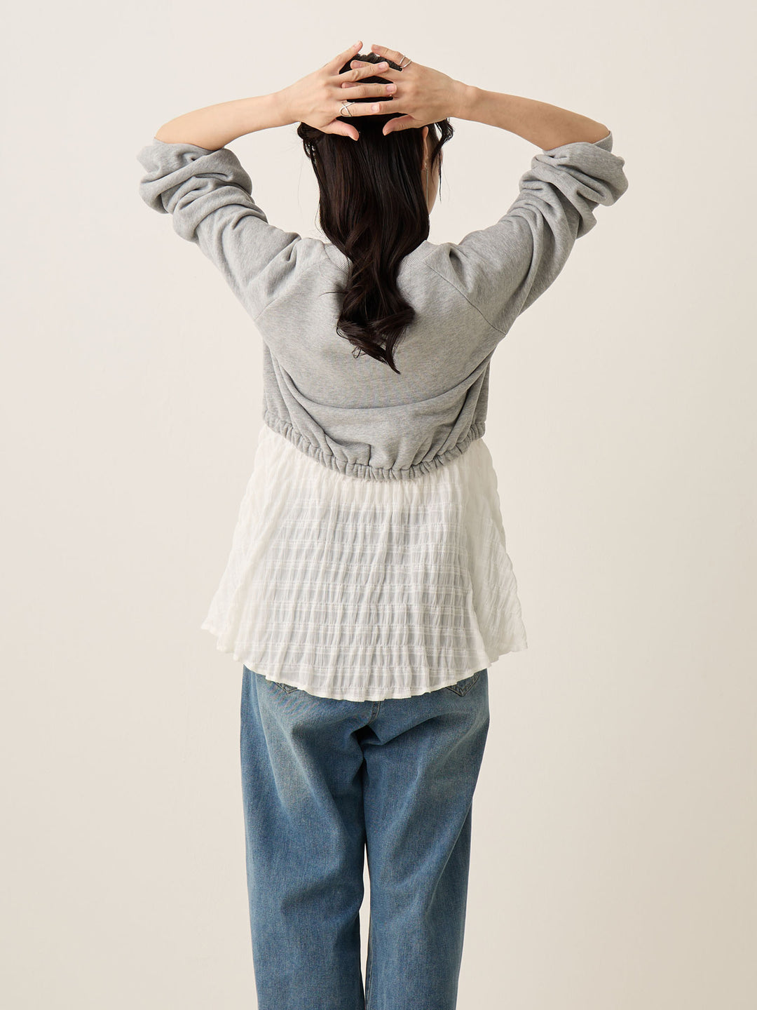 灰色多层运动衫