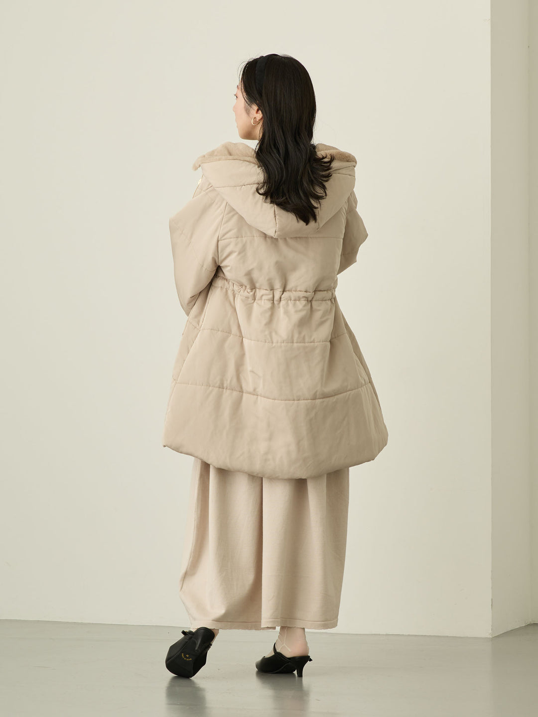 带鸭绒灰的衬垫外套