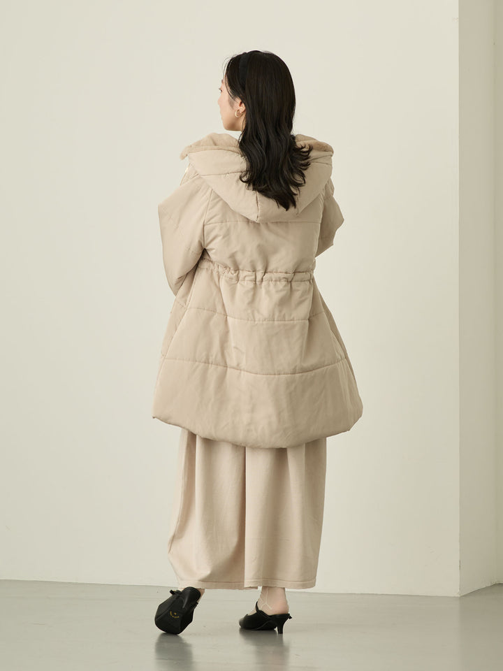 带鸭绒灰的衬垫外套