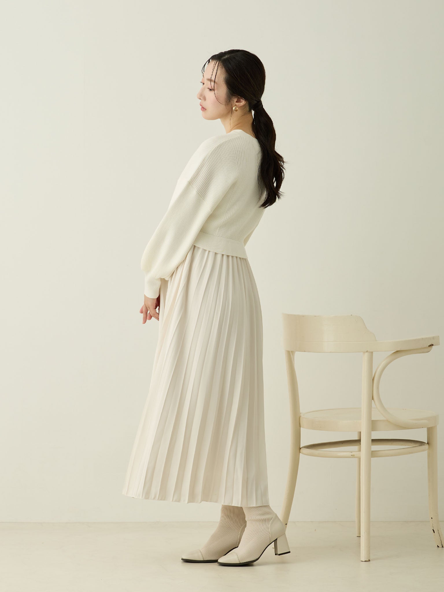 驚きの値段 マタニティ・授乳服】ニットドッキングプリーツワンピース Ecru ワンピース