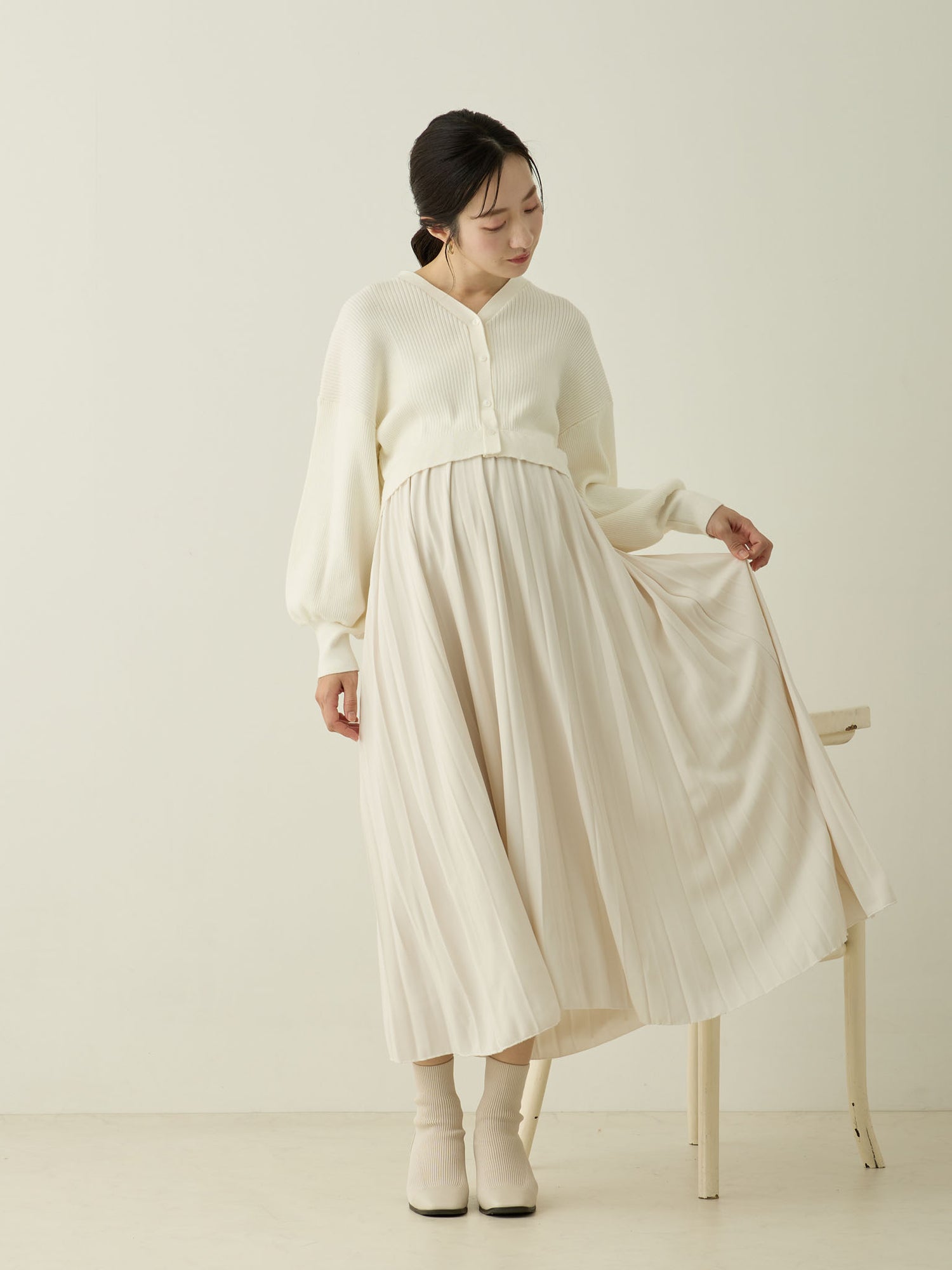 【マタニティ・授乳服】ニットドッキングプリーツワンピース Ecru