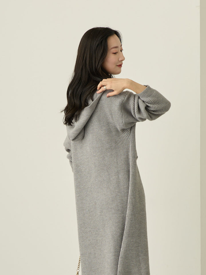 带围巾的连帽针织连衣裙，灰色