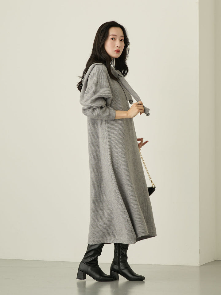 带围巾的连帽针织连衣裙，灰色