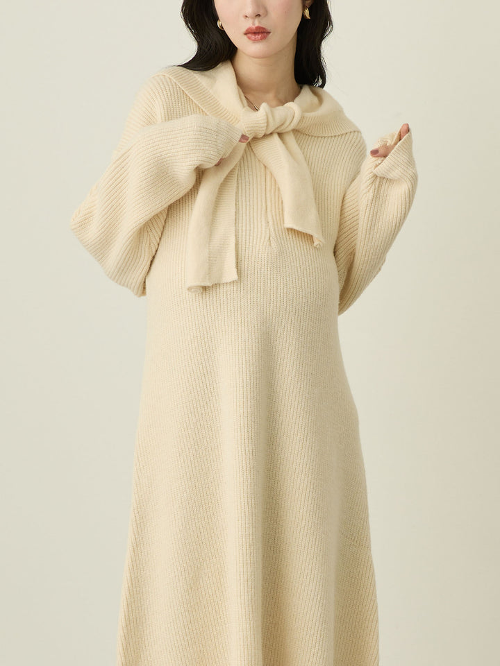 象牙色连帽针织连衣裙