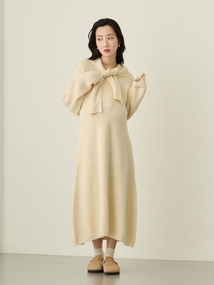 象牙色连帽针织连衣裙