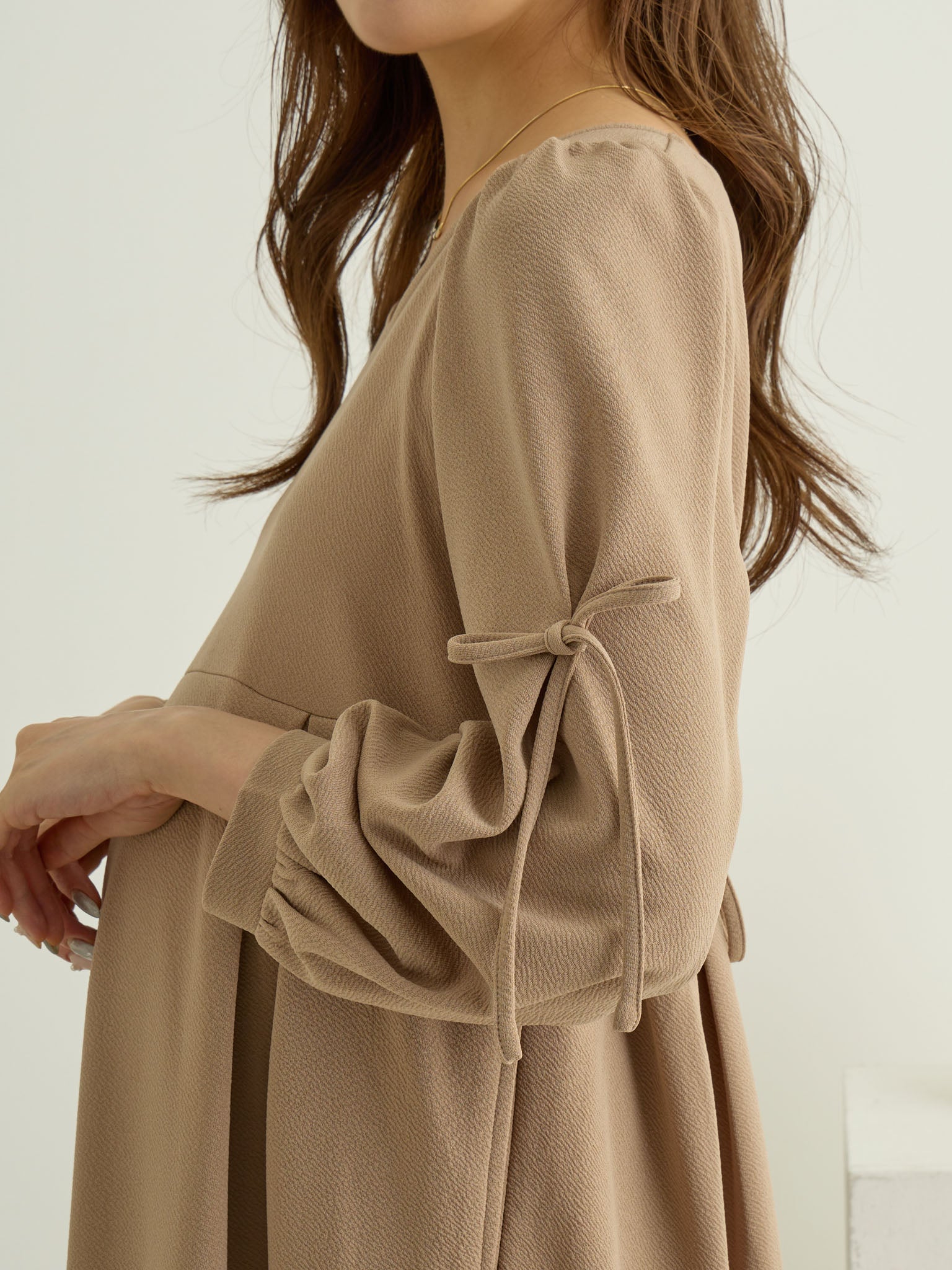 マタニティ・授乳服】パフスリーブワンピース Beige – honono