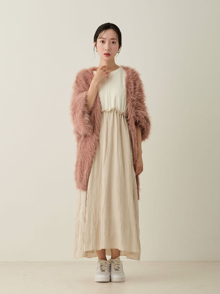 蓬松的淡粉色开衫