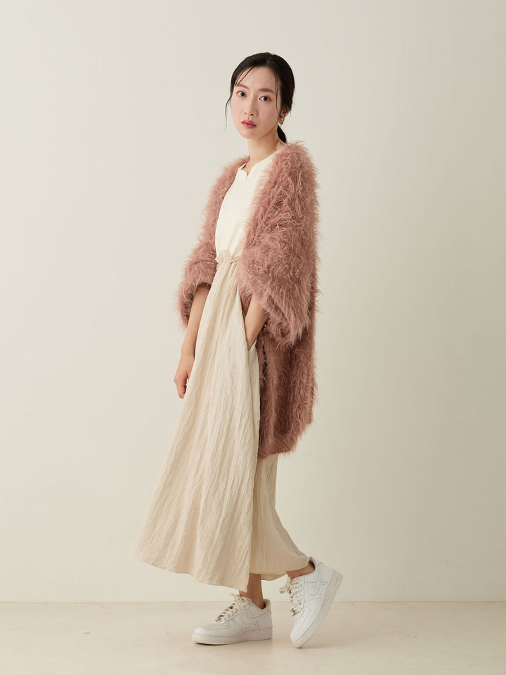 蓬松的淡粉色开衫